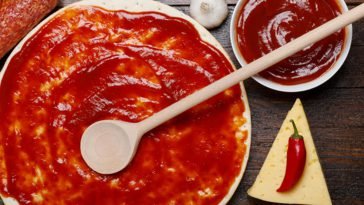 Homemade Pizza sauce - Easy to make pizza sauce ( 5 ingredient recipe)